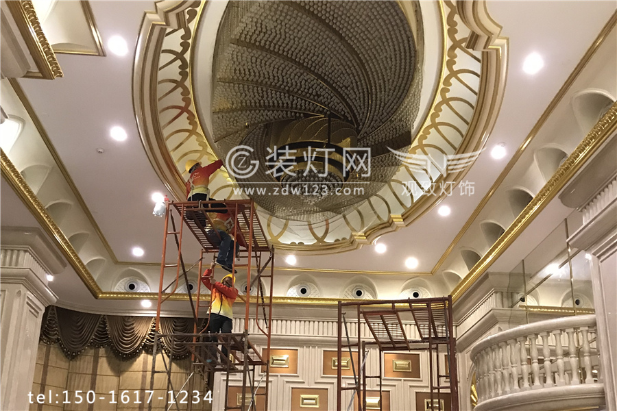 广州粤大金融城酒店水晶灯清洗施工